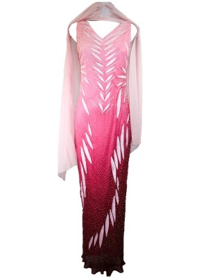 Vestido largo con pedrería, fumé transición rosa a fucsia