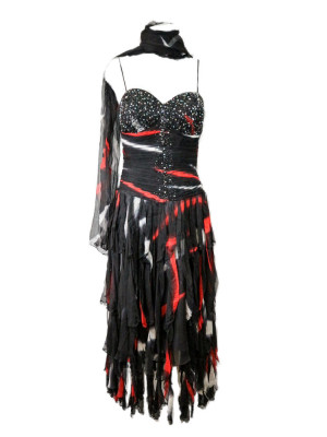 Vestido sun dress midi, en crepé de seda negro con estampado 2