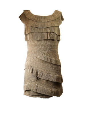 Vestido volantes camel Delantero