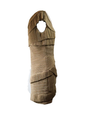 Vestido volantes camel Delantero 2