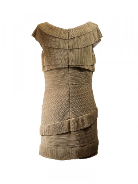 Vestido volantes camel trasero