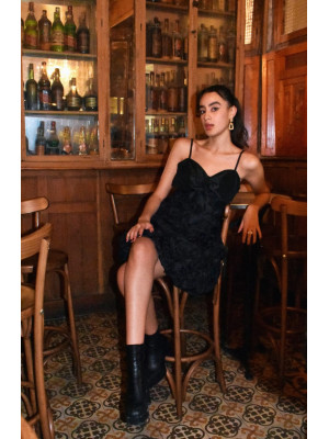 Vestido_Negro_Rosetones_foto_PaulaVila