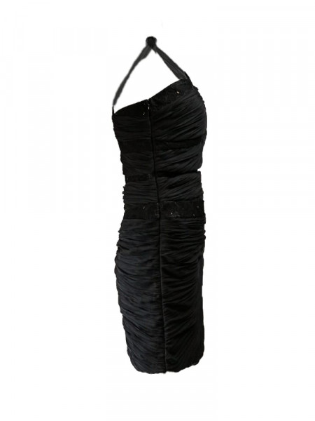 Vestido drapeado de hombro asimétrico en color negro