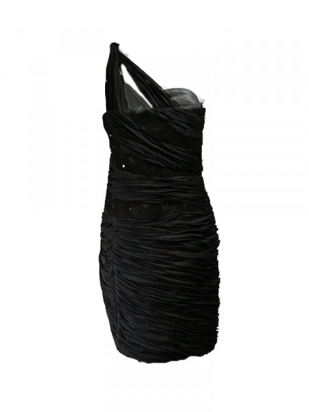 Vestido drapeado de hombro asimétrico en color negro