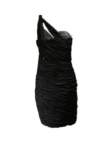 Vestido drapeado de hombro asimétrico en color negro Vestido drapeado de hombro asimétrico en color negro