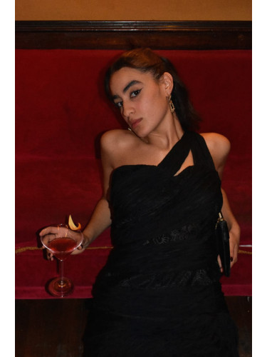 Vestido_negro__@lavilaclus_@iambyelle Vestido_negro__@lavilaclus_@iambyelle