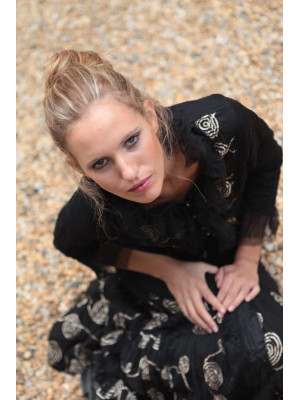 Chaqueta tul cenefas en color negro