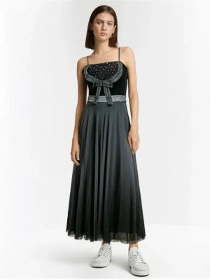 Vestido_Terciopelo_Negro_Modelo