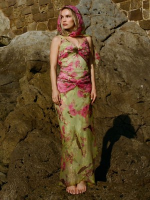 Vestido_estampado_con_pedrería_modelo@ryleesellerrs_foto@kanakozlowski