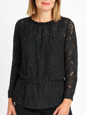 BLUSA eNCAJE nEGRA bLACK CON MODELO