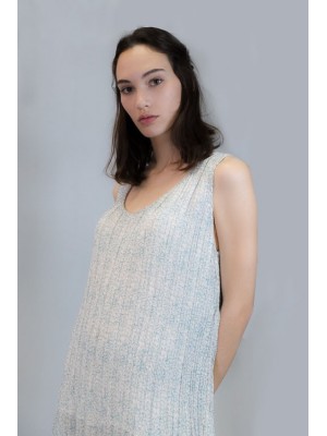 TOP VERDE SIN MANGA PLISADO