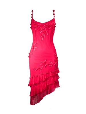 Vestido fucsia con pedrería y volantes asimétrico
