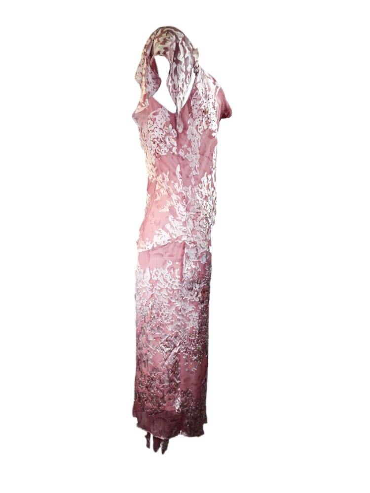 Vestido rosa palo con brocado floral marfil Vestido rosa palo con brocado floral marfil