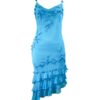 Vestido azul con pedrería y volantes asimétrico