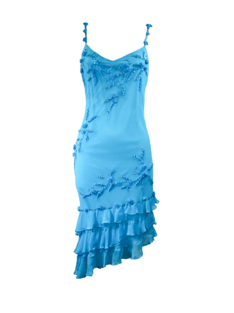 Vestido azul con pedrería y volantes asimétrico