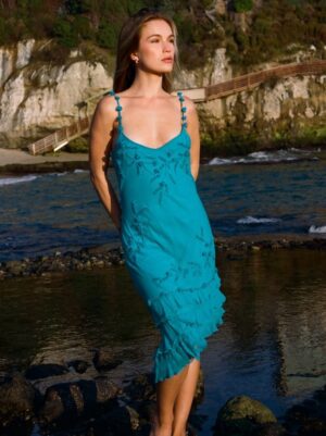 Vestido_azul_con_pedrería_modelo@ryleesellerrs_foto@kanakozlowski
