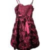 Vestido corto balloon, fucsia, con rosetones, trasero